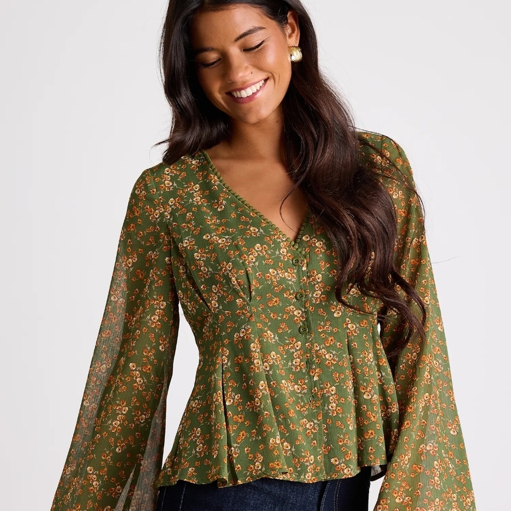 NWT Lulus Floral Green Blouse with Bell Sleeves